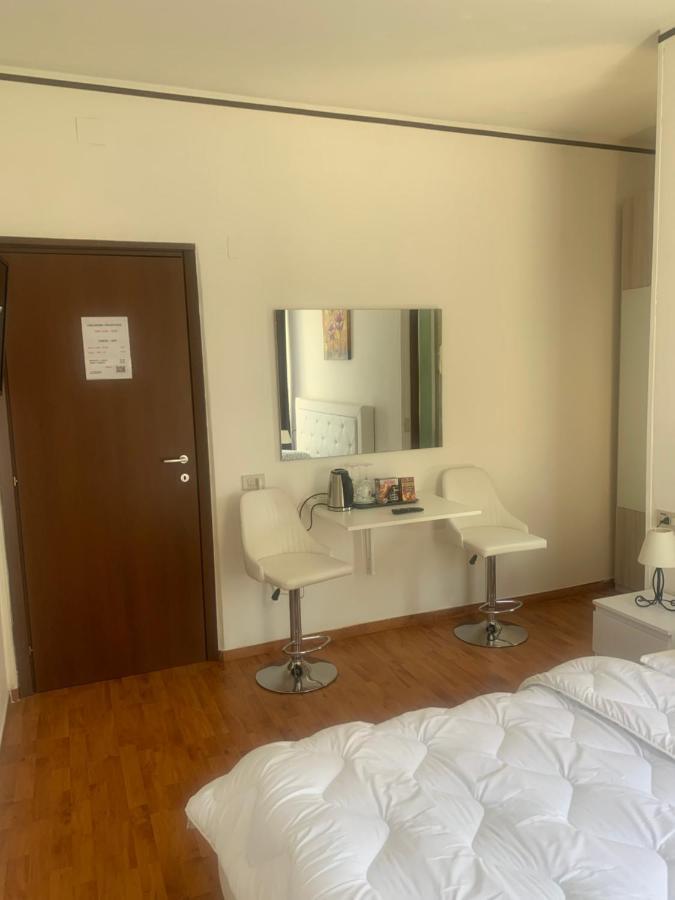 אנפו Albergo Al Lago מראה חיצוני תמונה
