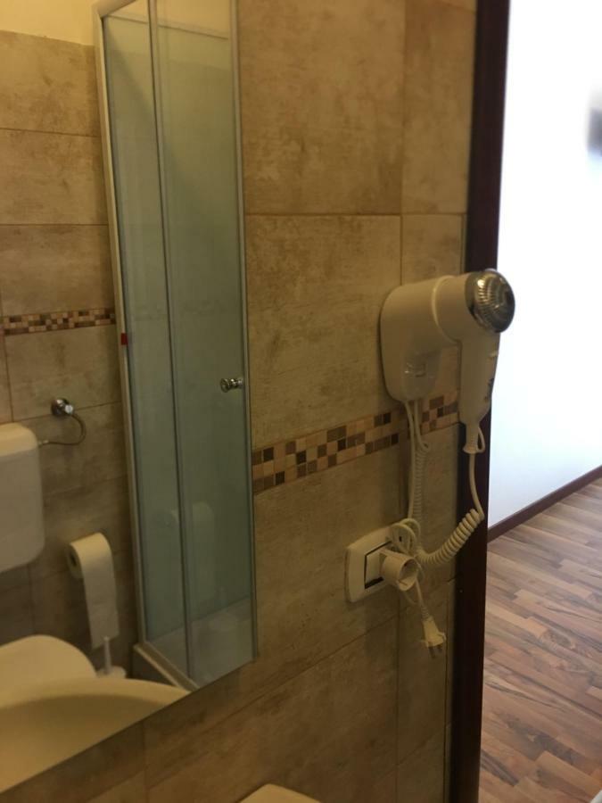 אנפו Albergo Al Lago מראה חיצוני תמונה