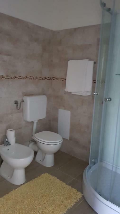 אנפו Albergo Al Lago מראה חיצוני תמונה